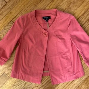 One button light jacket with pockets inside and out